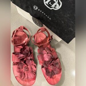 Neosens (The Art Company)Daphini ankle strap flower sandal